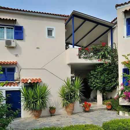 아파트 Anesis Village And *